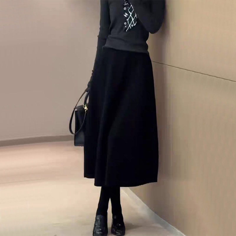 松弛感黑色毛呢半身裙女2025秋冬新款高腰时髦洋气百搭宽松a字裙