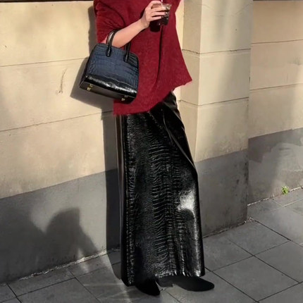 高级感黑色皮裙女秋冬新款高腰显瘦遮胯时髦洋气百搭后开叉半身裙