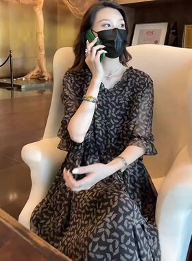 连衣裙女2026夏季新款高端乔其纱宽松减龄女士遮肚雪纺气质长裙