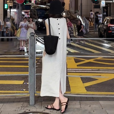 白色亚麻无袖连衣裙女夏2025新款简单大方得体的裙子宽松遮肉长裙