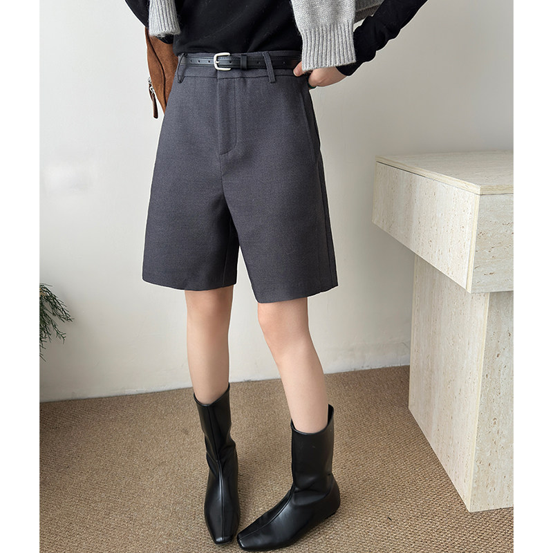 灰色西装面料短裤女秋冬2025新款高级中裤直筒配靴子五分西裤大码