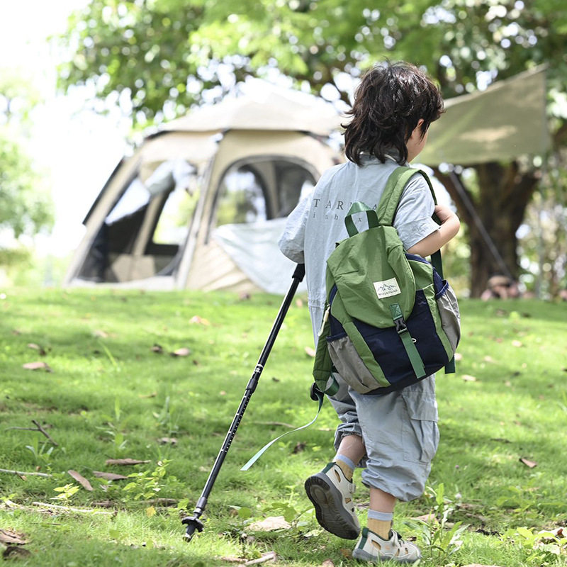 2026新款帅气男童户外登山双肩包幼儿园书包轻量化小学生研学背包