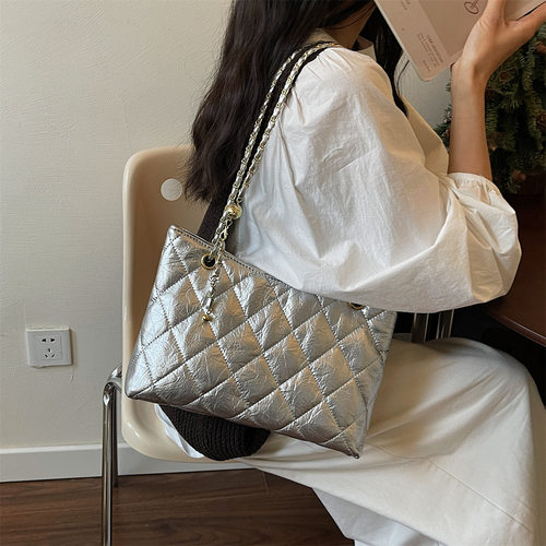 高级感菱格链条托特包女2026春季新款时尚百搭上班通勤单肩斜挎包