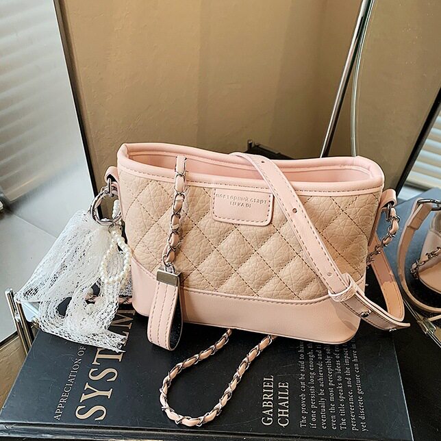 菱格链条包包女春夏2026新款小众设计单肩斜挎包高级感百搭流浪包