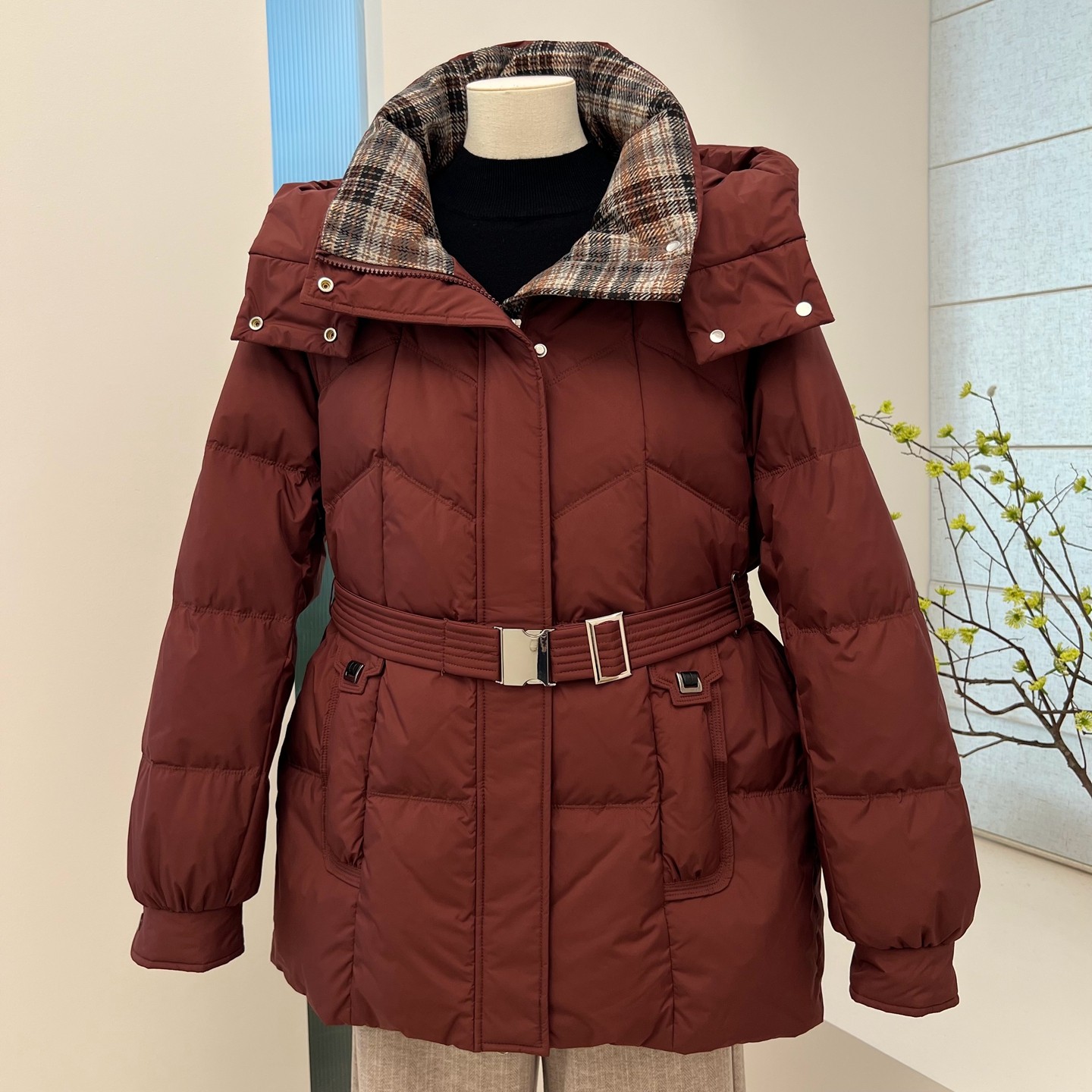 冬季厚款妈妈装羽绒服保暖外套中老年拉链连帽宽松中长款收腰上衣