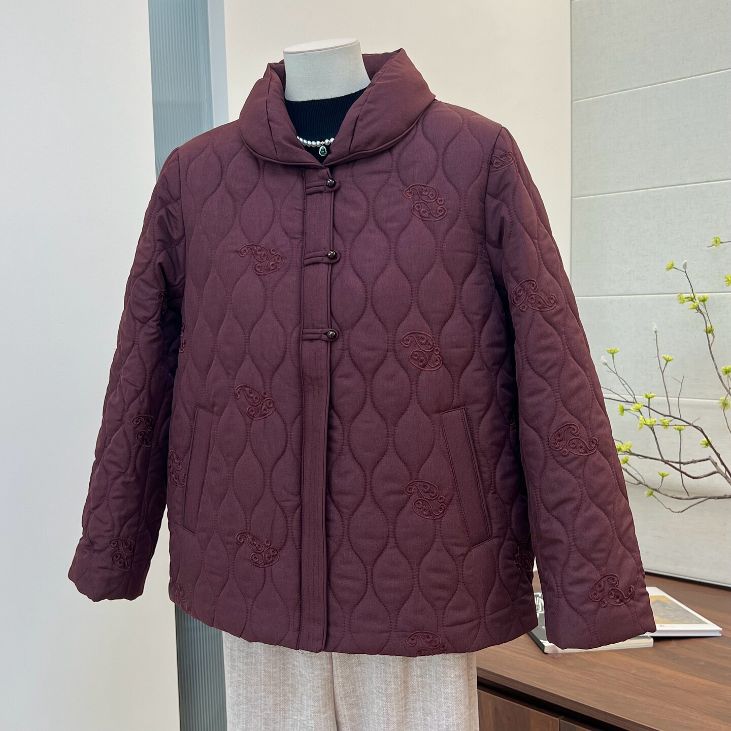 妈妈冬季刺绣棉服女中式翻领