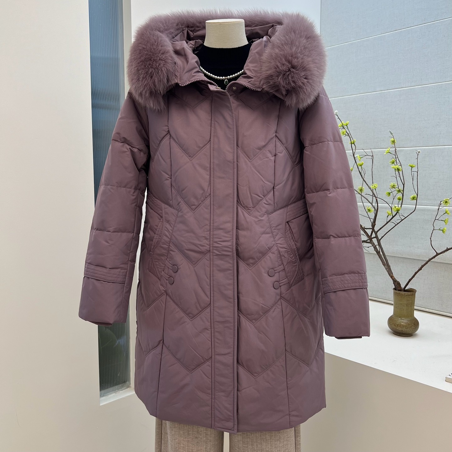 冬季妈妈装长款羽绒服外套狐狸毛领纯色宽松保暖中老年白鸭绒女装