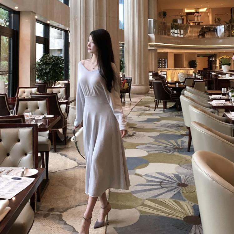 香芋派Wcouture 原创新品 蝙蝠袖大V领收腰长款羊毛针织连衣裙