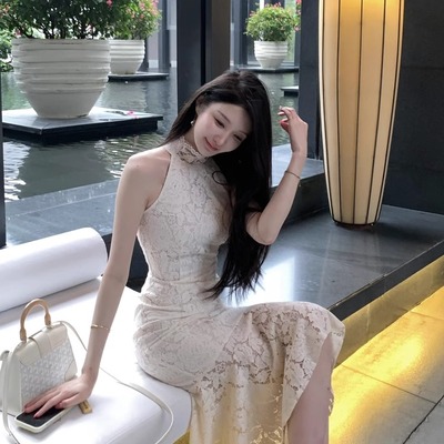 成人礼Wcouture原创新品 优雅代名词 沙漏廓形挂脖鱼尾蕾丝连衣裙