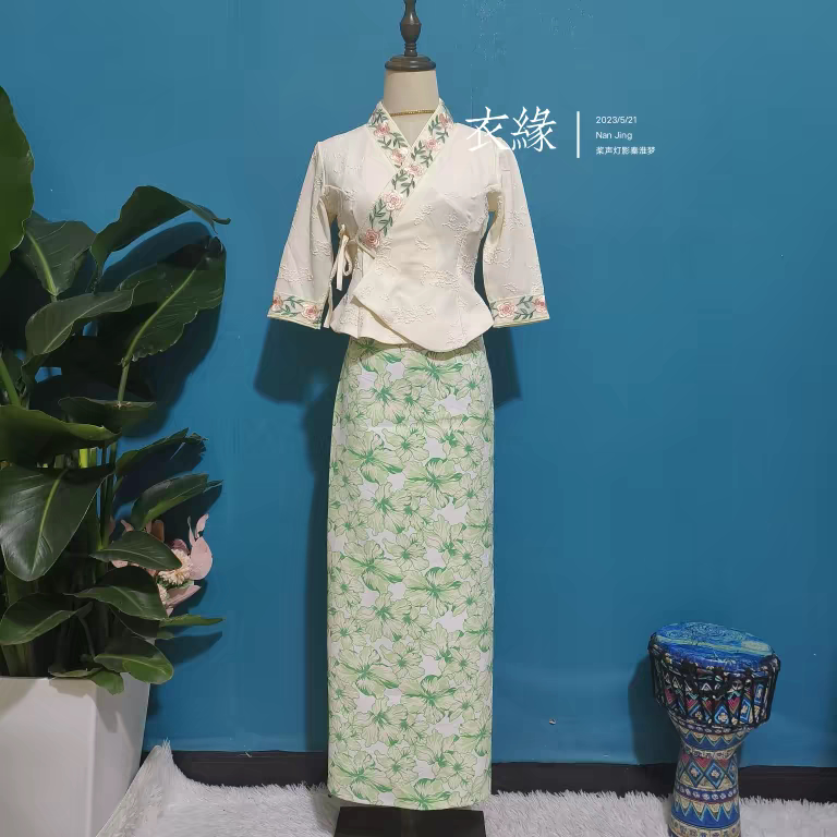 云南西双版纳新款傣族服装女套装民族风舞台演出服长裙套装日常款