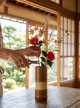 竹筒花器花入 日式 盛水竹筒 鲜花 花篮 插花器具 挂式 竹编厂家