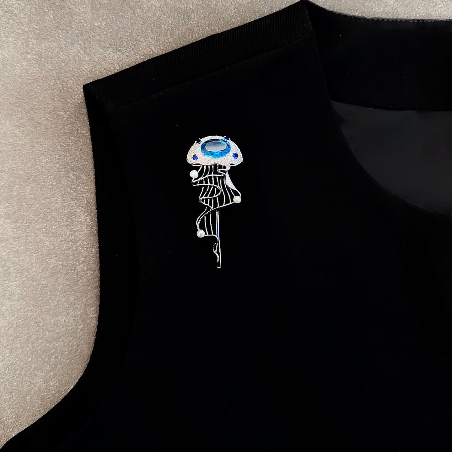 兮语雪颜海水蓝水晶海洋水母胸针