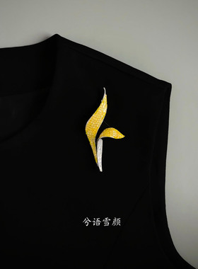 金兰叙密镶黄锆兰叶胸针