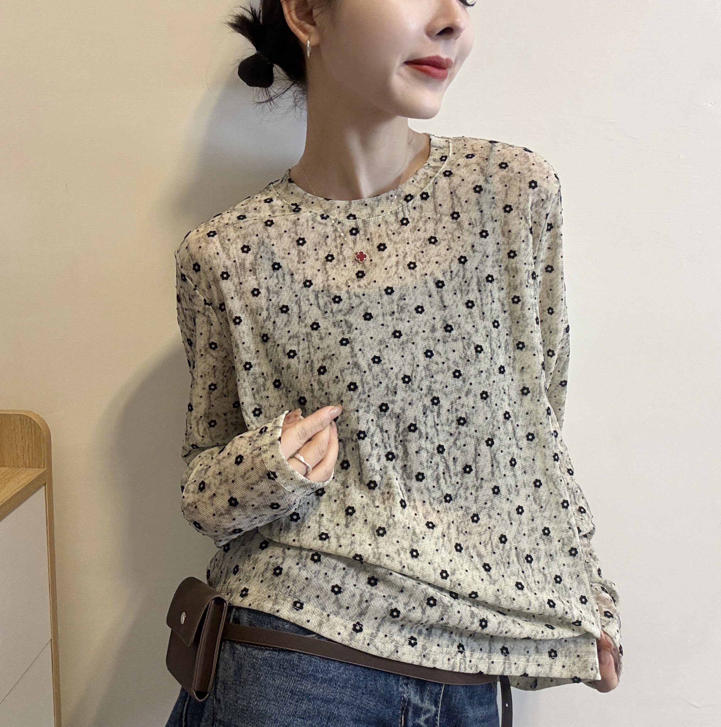 2026春夏新款圆领花朵刺绣波点长袖T恤女内搭简约时尚宽松打底衫