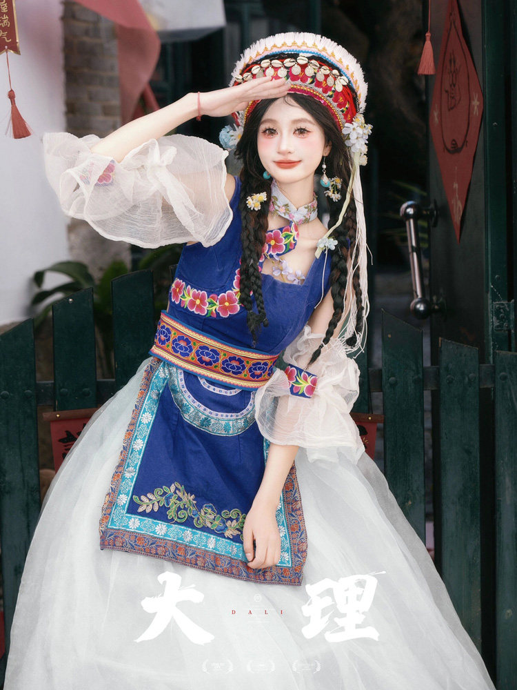 白族服装女少数民族舞蹈演出服民族头饰云南苗族服饰大理爆款旅拍