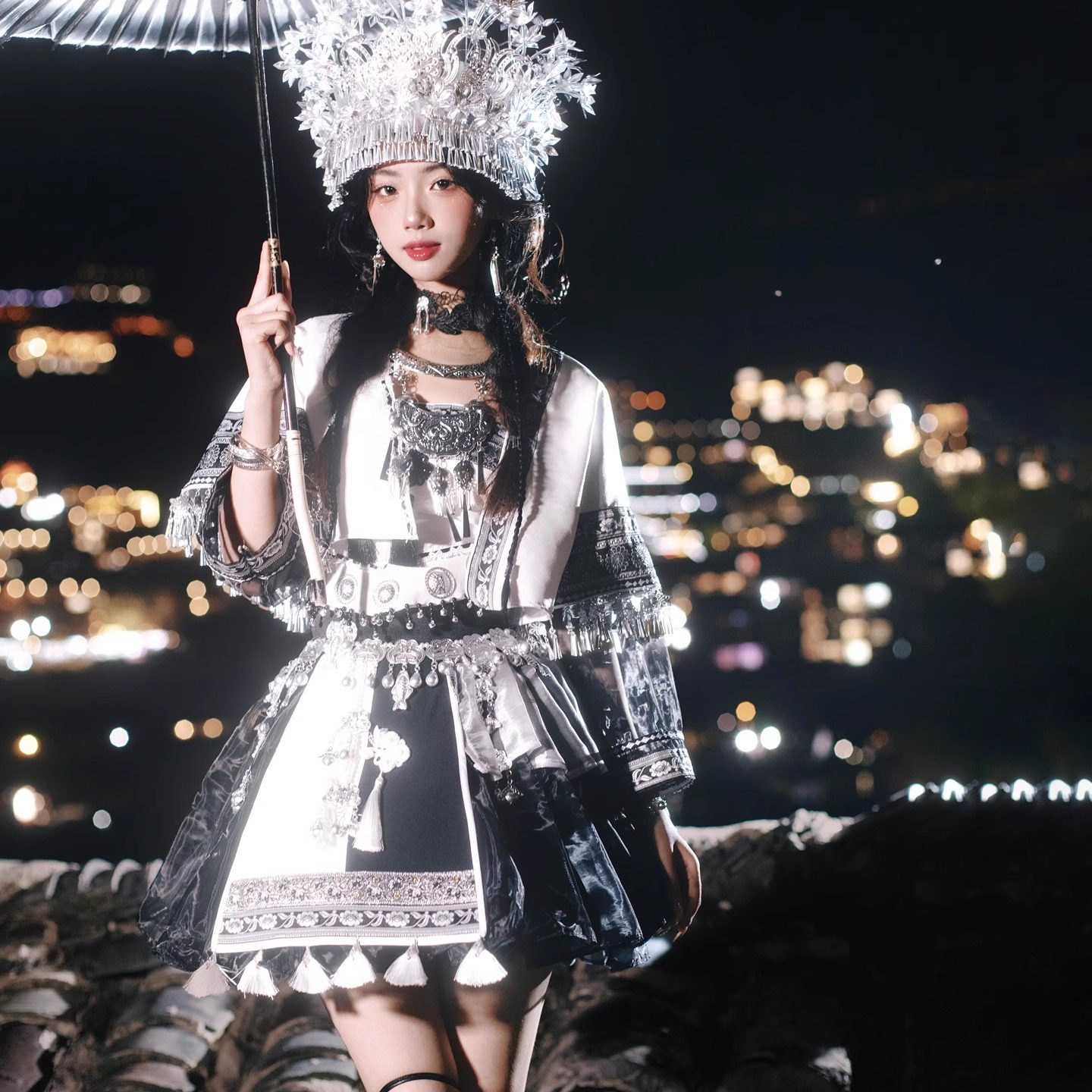 苗疆少女短款复古蛊女风民族服饰苗族服装女土家族舞台演出写真服