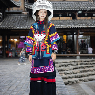 彩色刺绣彝族服装女正版彝族盛装凉山传统服饰民族风摄影写真演出
