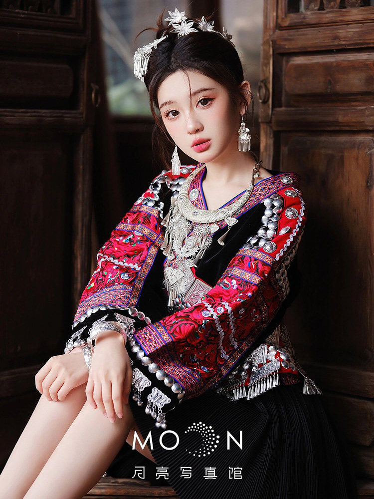传统款苗族服装女舞台演出服苗疆少女土家族民族风旅拍摄影套装新