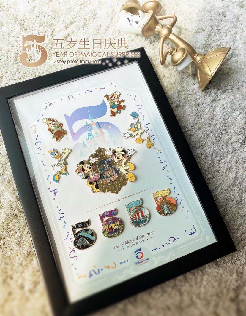 代购爆款推荐上海迪士尼徽章五周年新手套奇奇蒂蒂唐老鸭动漫胸针