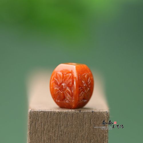 天然红翡桶珠樱花雕刻12*15mm