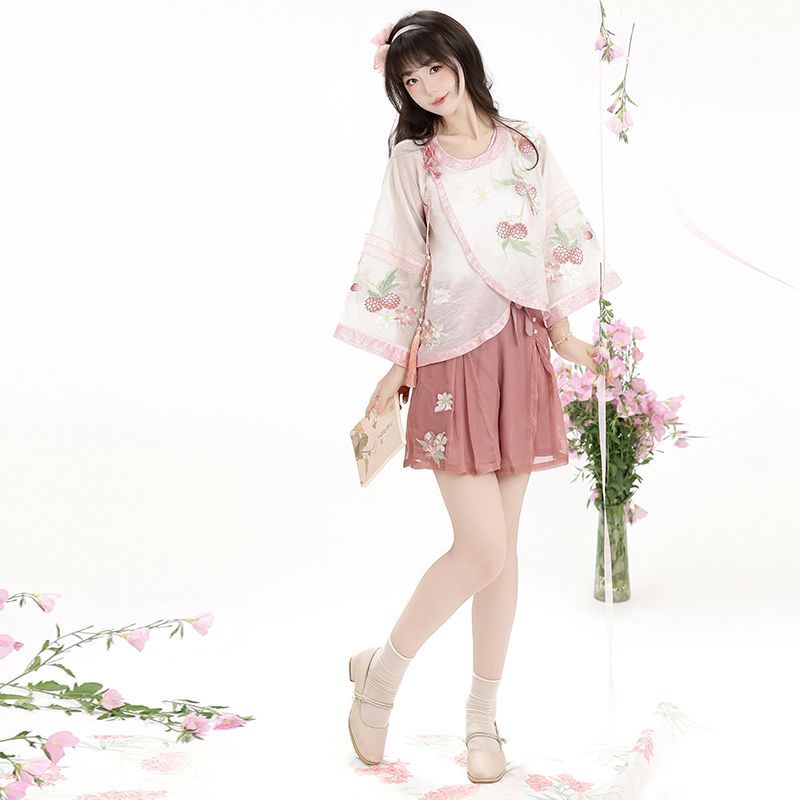 宋制圆领女重工刺绣汉服