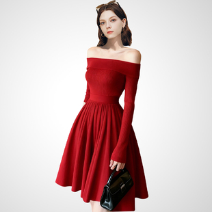 兰卡时尚2026春新款酒红色一字肩连衣裙长袖针织收腰百褶短裙女
