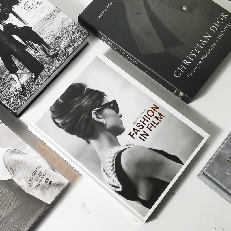 可阅读装饰摆件书颜如玉现货