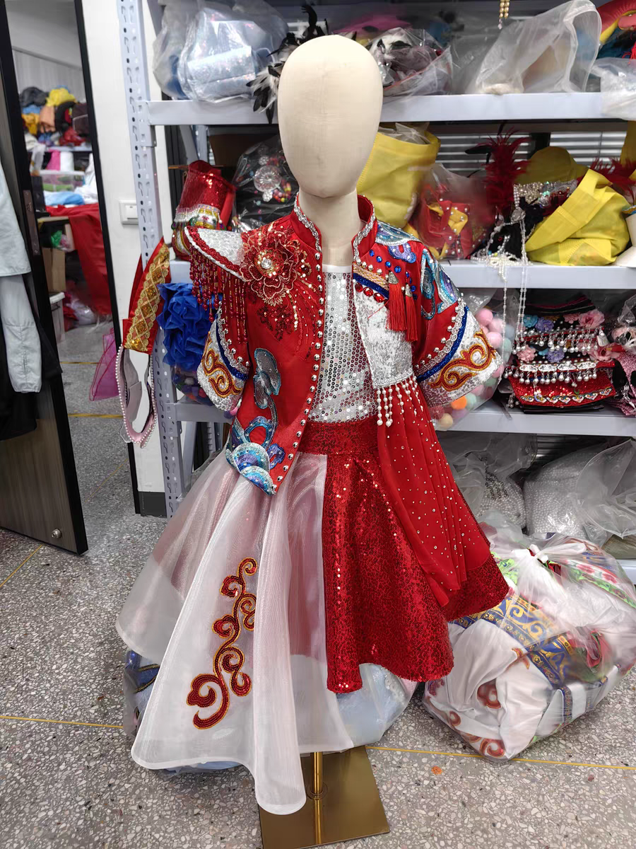 快乐阳光演出服女童陕北民歌独唱喊老腔黄河母亲唢呐声声潮服走秀