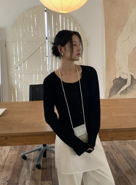 基础百搭长袖修身U领单排扣纯色针织毛衣女2024秋季新款23729