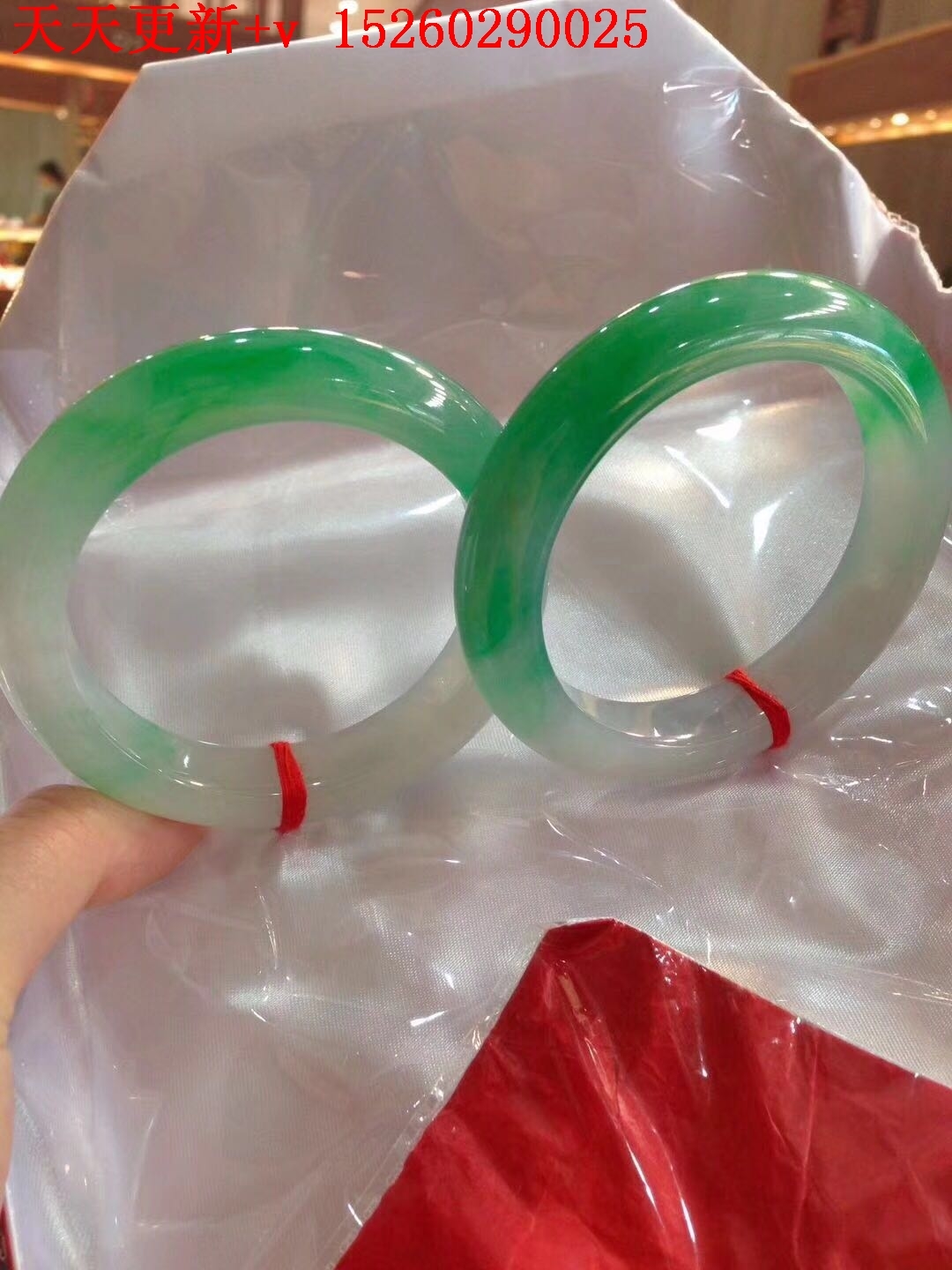 翡翠吊坠缅甸天然a货冰种满色阳绿翡翠蛋面冰种阳绿大圈口65手镯