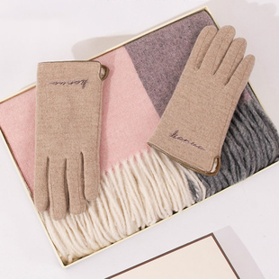 冬季围巾手套女士套装羊毛格子披肩保暖送女生生日礼物围脖礼盒装