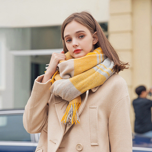 时尚精梳羊毛围巾女冬季2025新款大尺寸披肩加厚保暖经典格子围脖