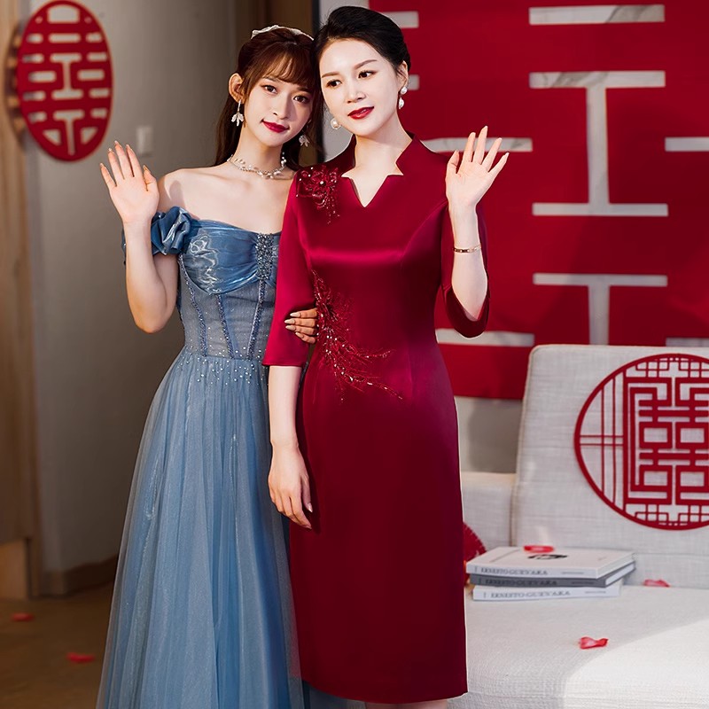 2025年新款喜婆婆婚宴礼服妈妈装高贵重工旗袍中年妈妈气质连衣裙