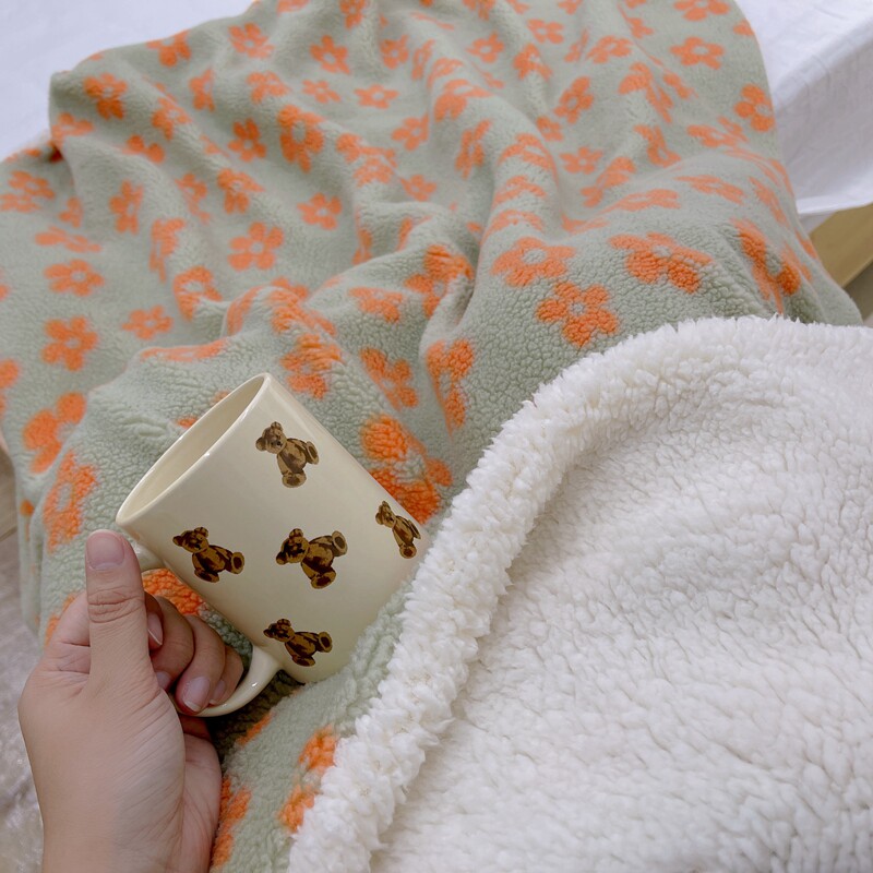 奶油小花羊羔绒毛毯法兰绒盖毯双层加厚办公室午睡毯宿舍单人毯子