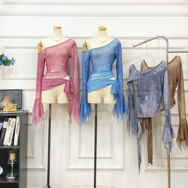 斜领露肩喇叭袖修身T恤上衣女