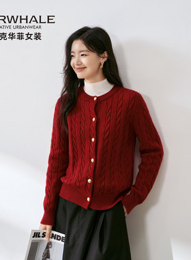 马克华菲红色毛衣女秋冬新款老钱风圆领复古绞花羊毛混纺针织开衫