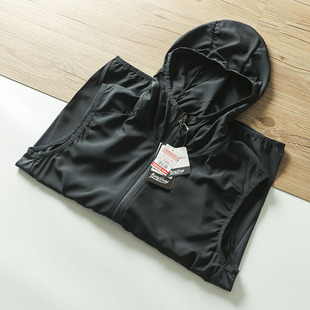 抢 ! 小何自留 春夏薄款户外飞禽 男士轻量化拼接休闲连帽马甲