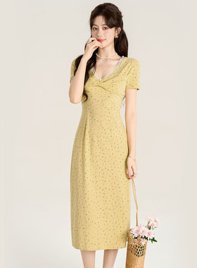 xzcv法式碎花蕾丝花边V领显瘦度假风夏款A字连衣裙