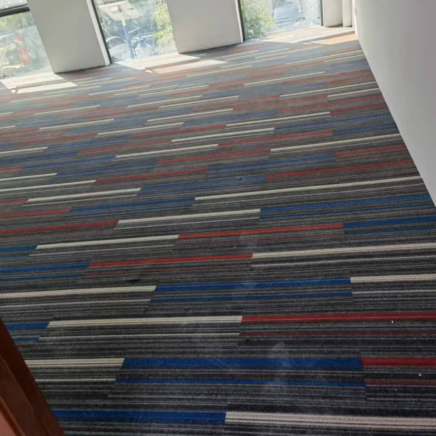 PVC办公室拼接方块地毯会议室大面积可裁剪商用地毯写字楼养老院