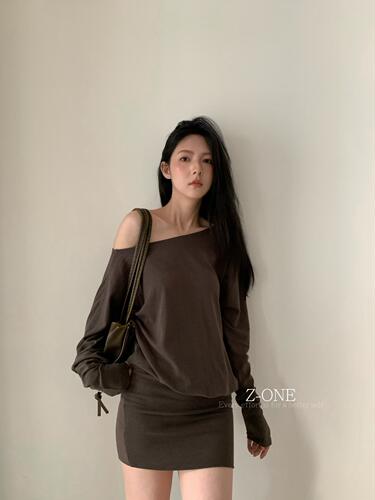 Z-one2026秋季新款不规则压褶拼接收腰一字领落肩T恤女秋小众设计