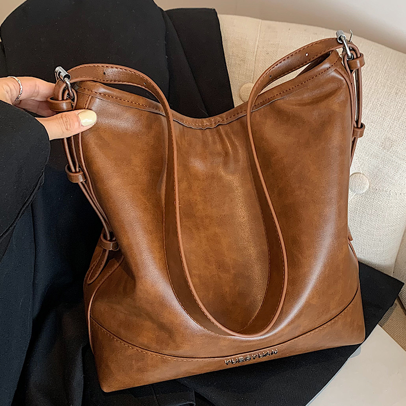 高级质感复古通勤水桶包