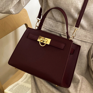 小众优雅手提包女包2026新款百搭通勤水桶包网红凯莉包新娘结婚包