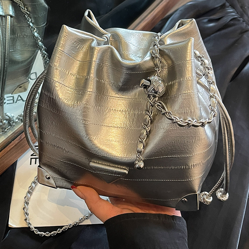 高级质感洋气链条水桶包
