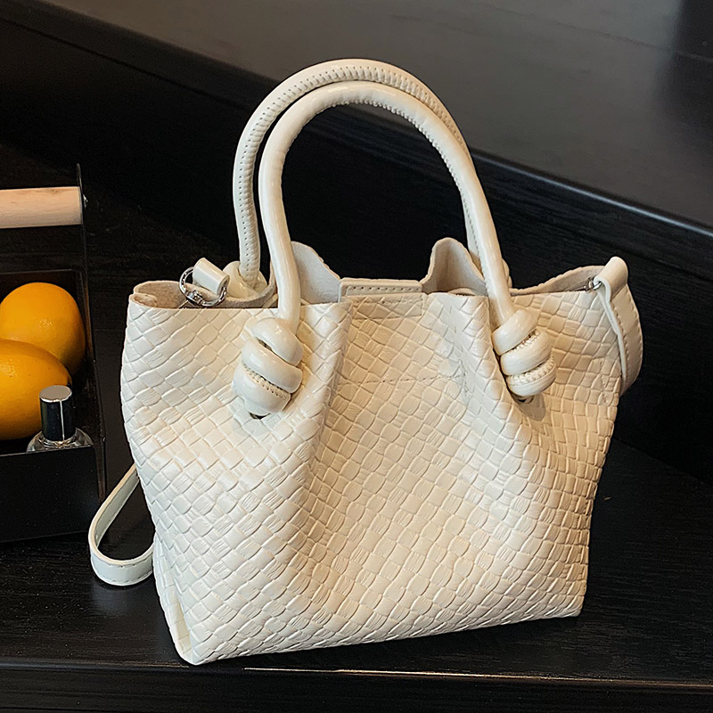 小众洋气通勤手拎水桶包