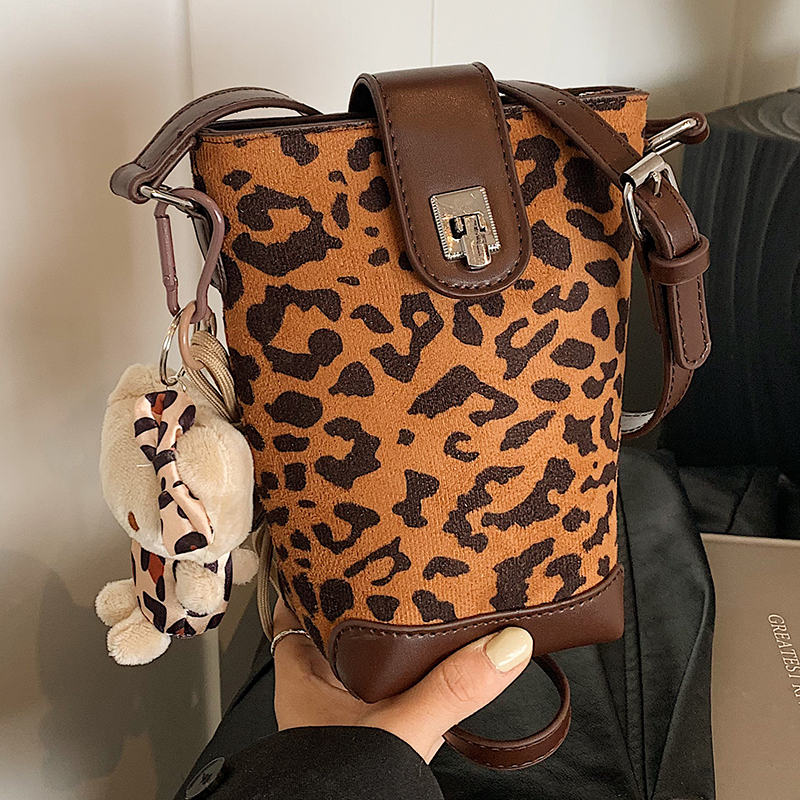 小众设计豹纹复古小方包