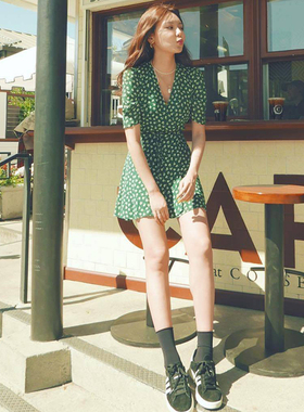 2025新款女装古力娜扎崔秀英明星同款韩版法式复古绿色碎花连衣裙