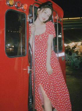 2026新款阚清子同款法式方领红色碎花连衣裙女收腰开叉气质长裙