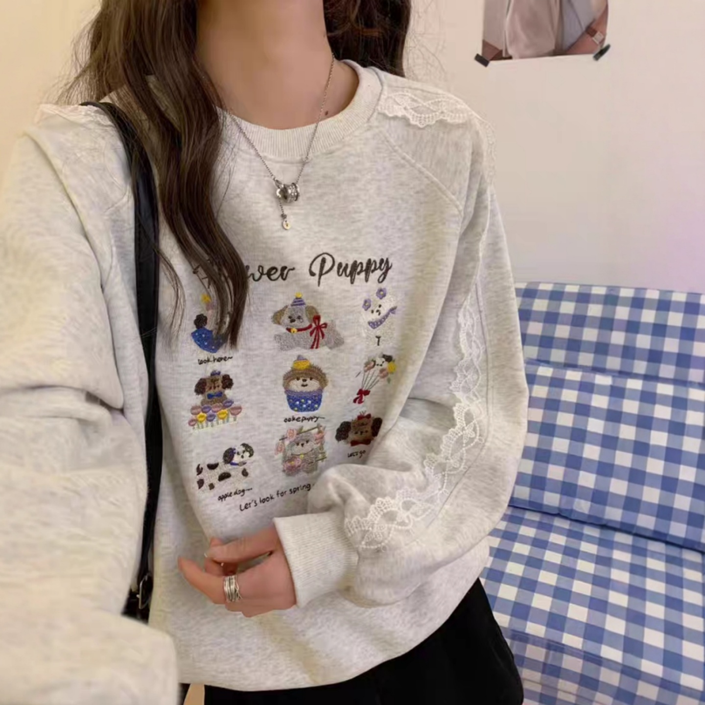 韩系拼接蕾丝刺绣圆领加绒卫衣女