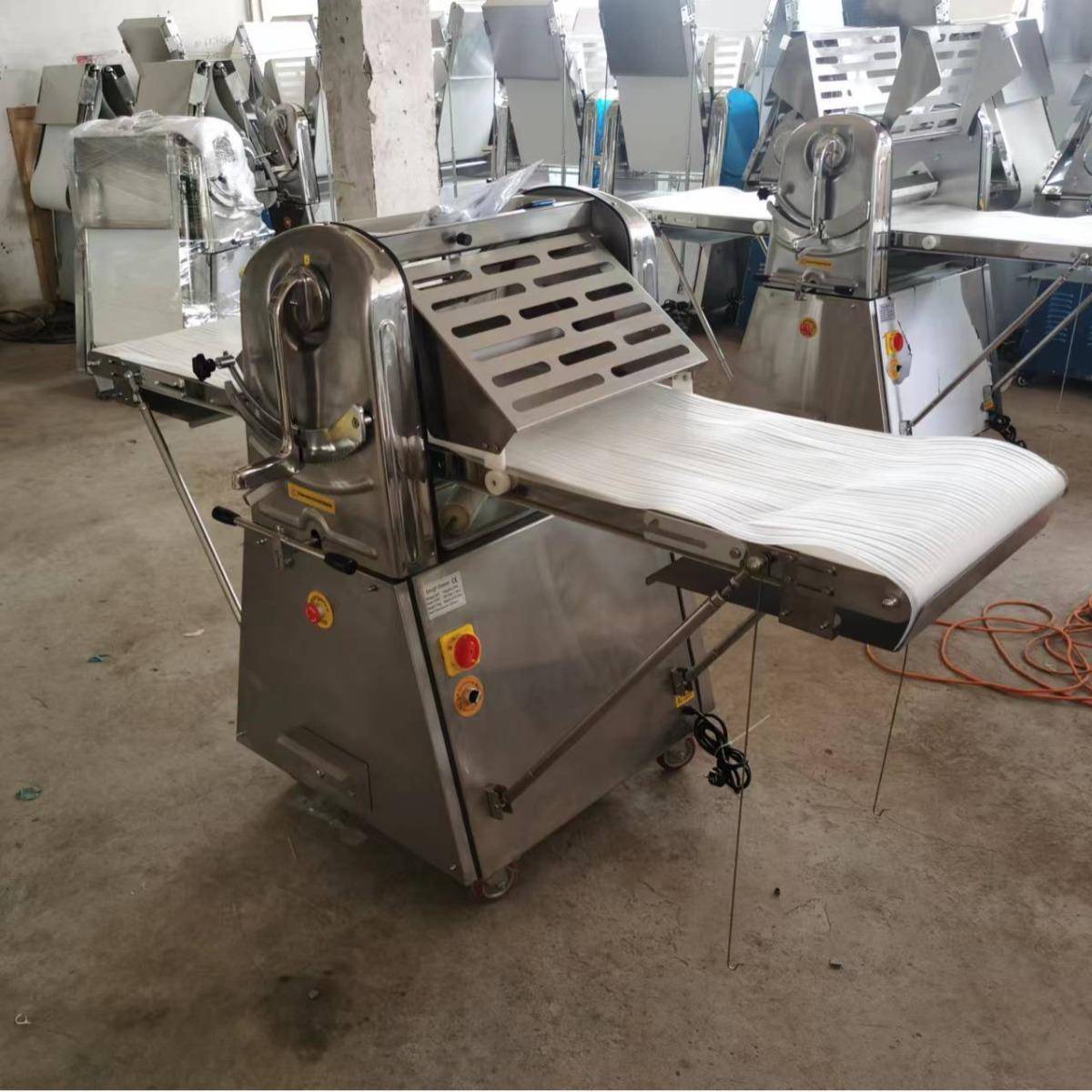 台式蛋挞面包起酥机立式千层酥皮成型机商用面包面团酥皮机