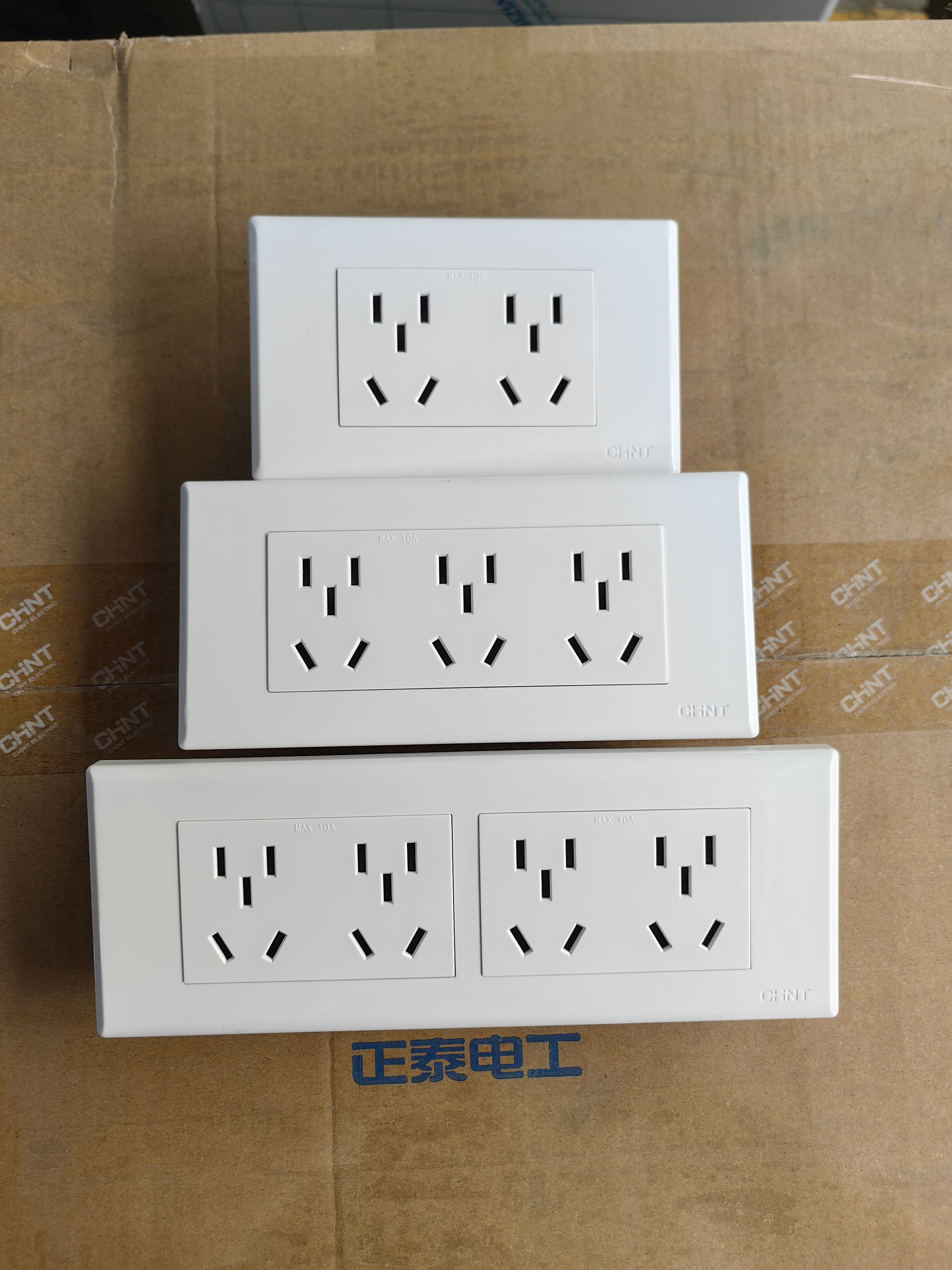 正泰118型开关插座正泰5S系列家用10孔15孔20孔10A墙壁暗装面板